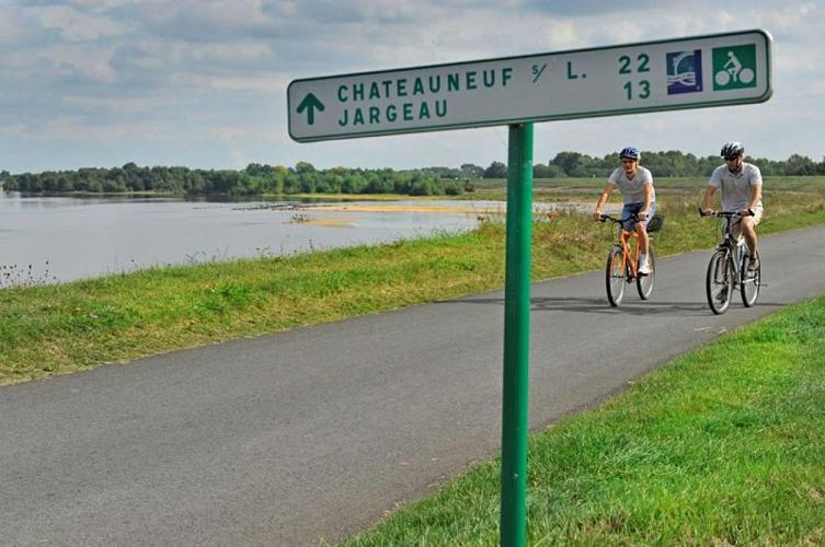 Hotel Le Cheval Blanc Jargeau Zewnętrze zdjęcie
